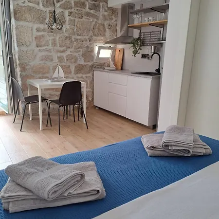 Leut & Lanterna Apartamento Vis