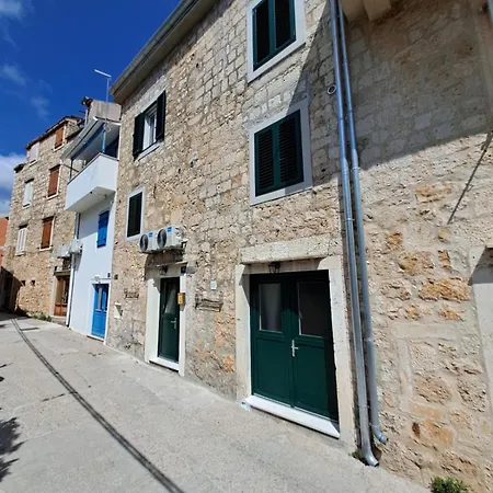 Leut & Lanterna アパート *