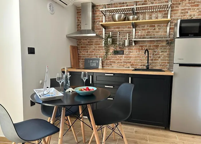 Leut & Lanterna Apartman *
