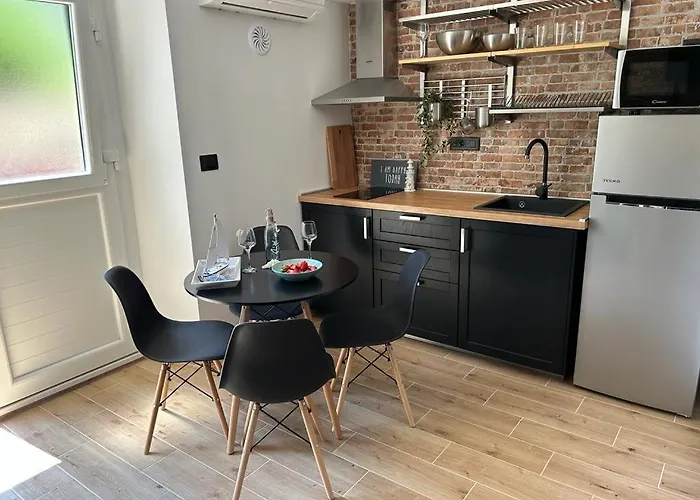 Leut & Lanterna Apartman Vis